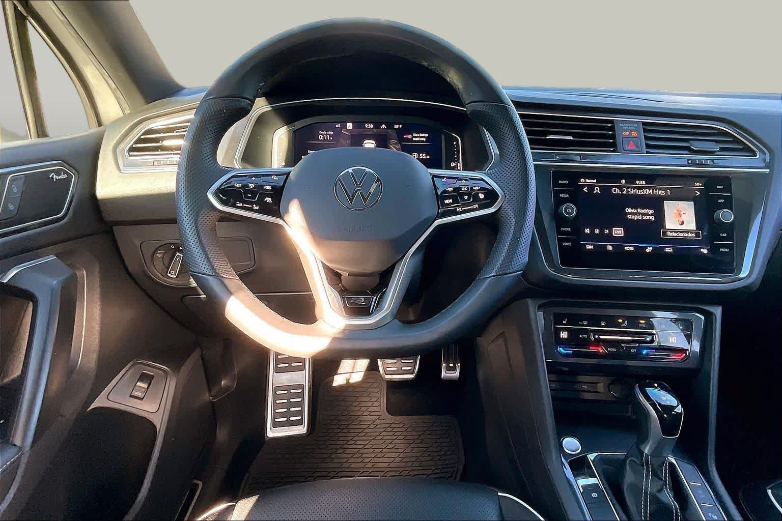 Used 2022 Volkswagen Tiguan SEL R-Line AWD/4WD image 6