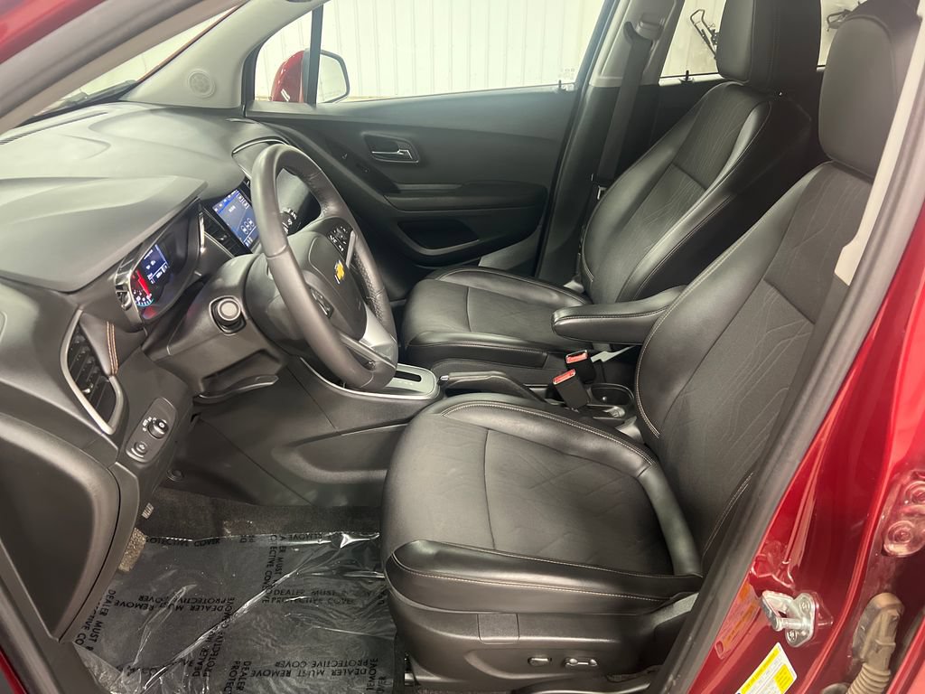 Used 2022 Chevrolet Trax LT w/ LT Convenience Package AWD/4WD image 13