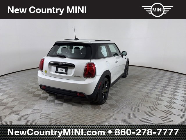 Used 2024 MINI Cooper SE w/ Signature Upholstery Package image 7