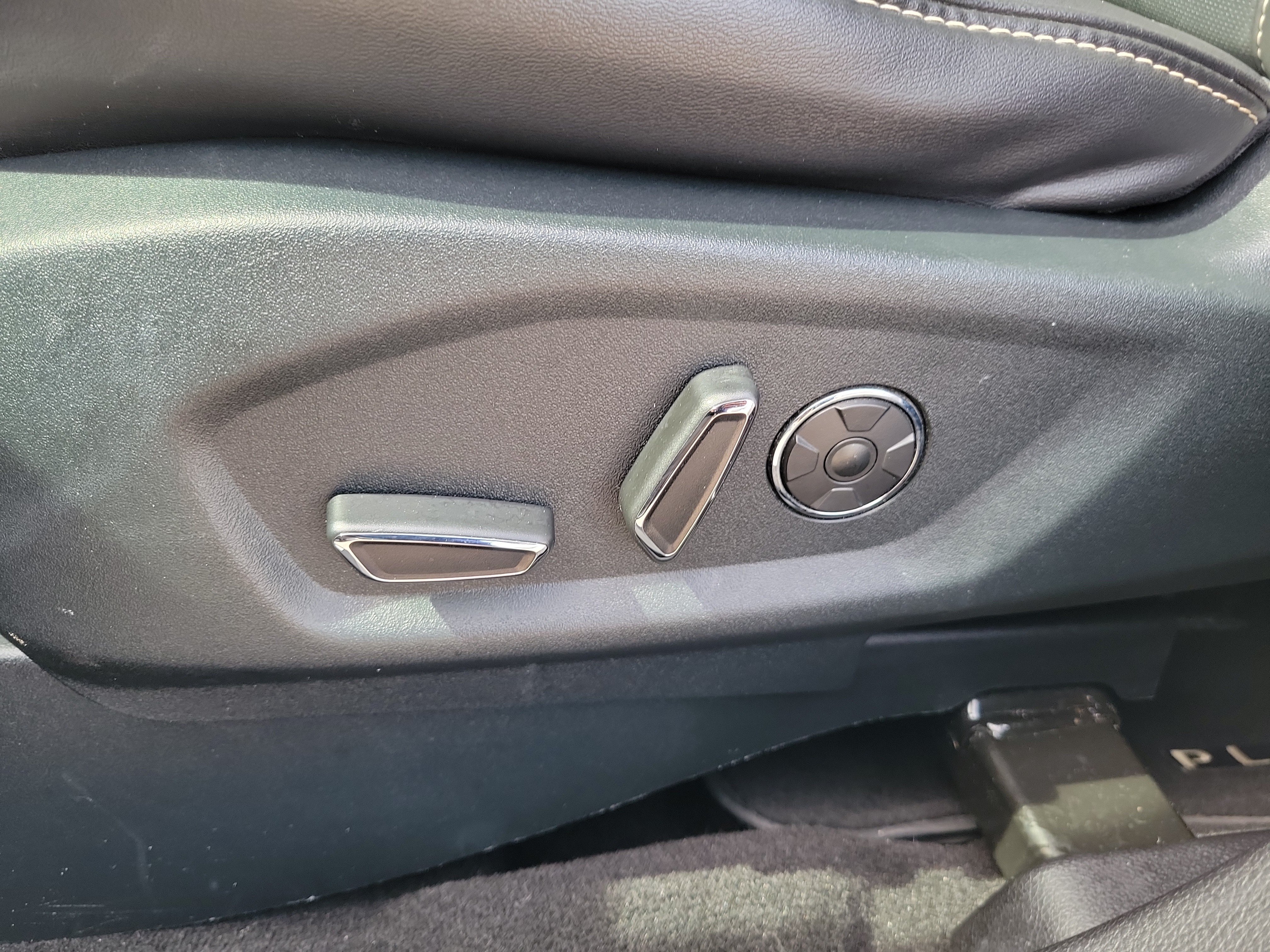 Used 2018 Ford Explorer Platinum AWD/4WD image 17