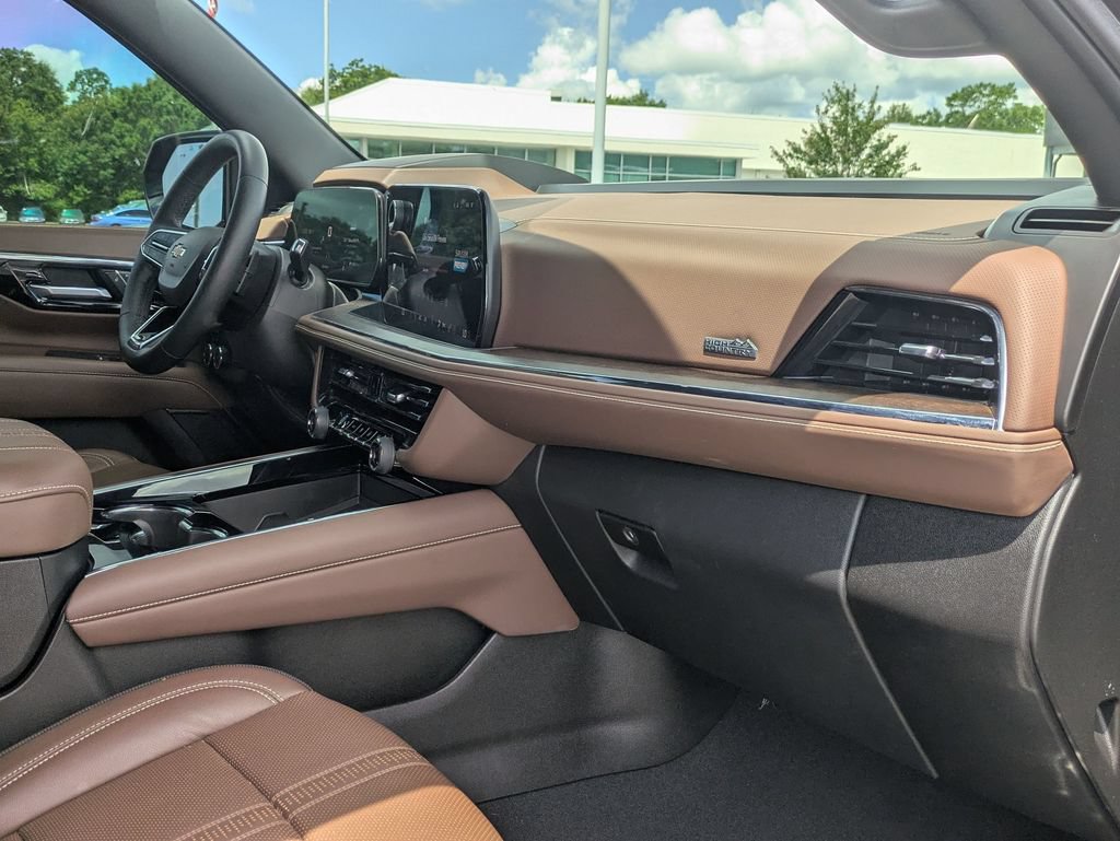 Used 2025 Chevrolet Tahoe High Country AWD/4WD image 26