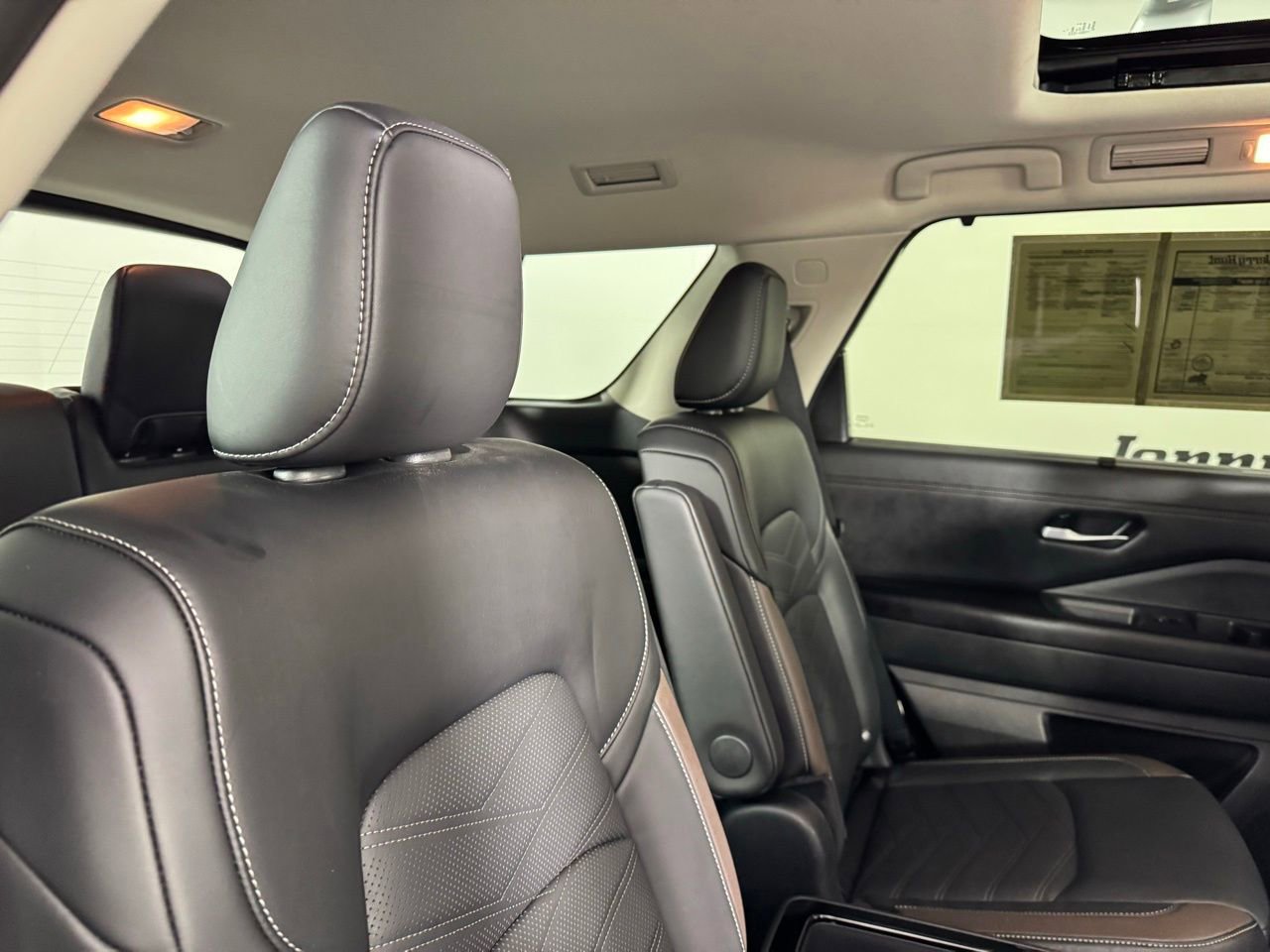 Used 2024 Nissan Pathfinder Platinum image 30