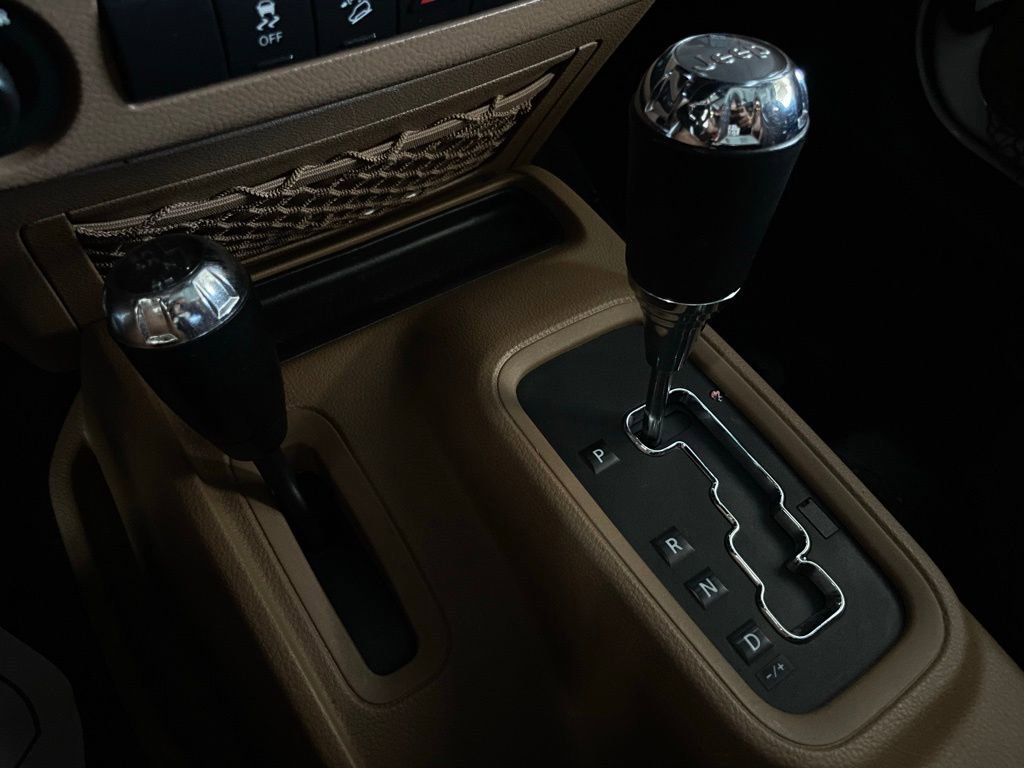 Used 2016 Jeep Wrangler Unlimited Rubicon w/ Connectivity Group image 31