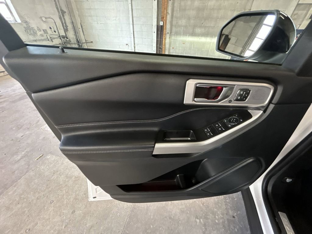 Used 2021 Ford Explorer Limited w/ Hybrid Equipment Group 310A image 13