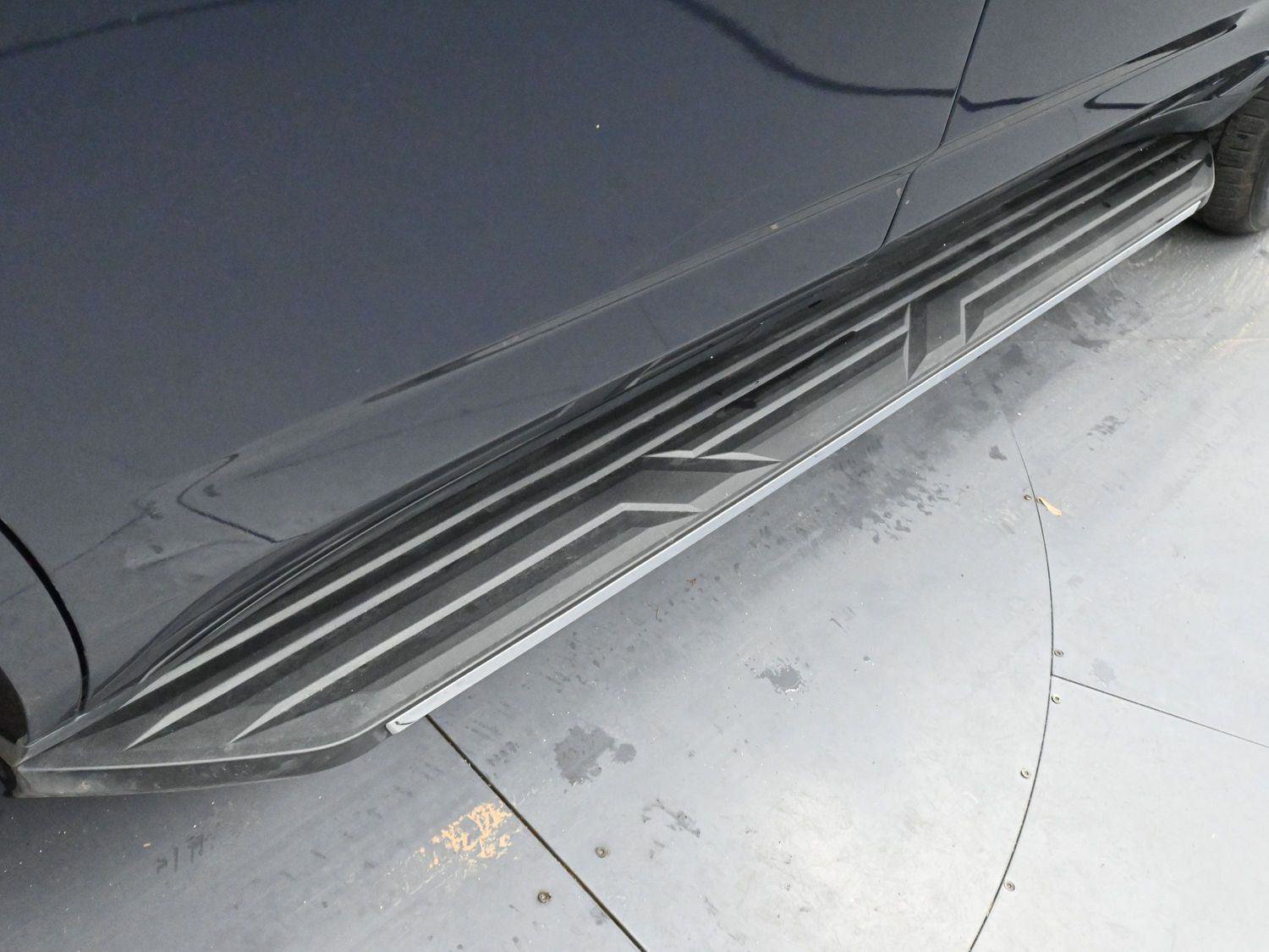 Used 2021 Chevrolet Tahoe Premier w/ Premium Package image 9