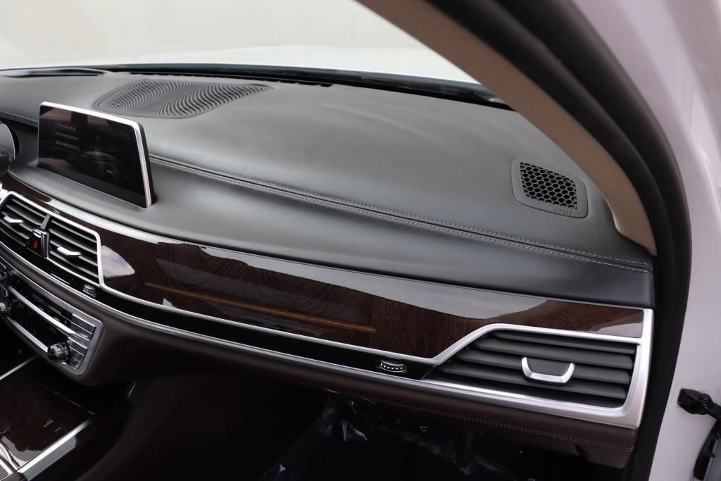 Used 2016 BMW 740i RWD image 49