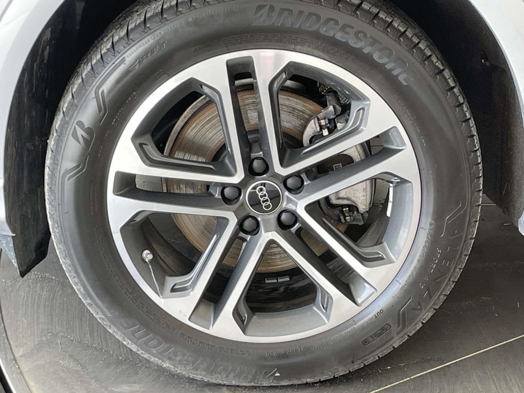 Certified 2025 Audi Q5 Premium w/ Convenience Package image 11