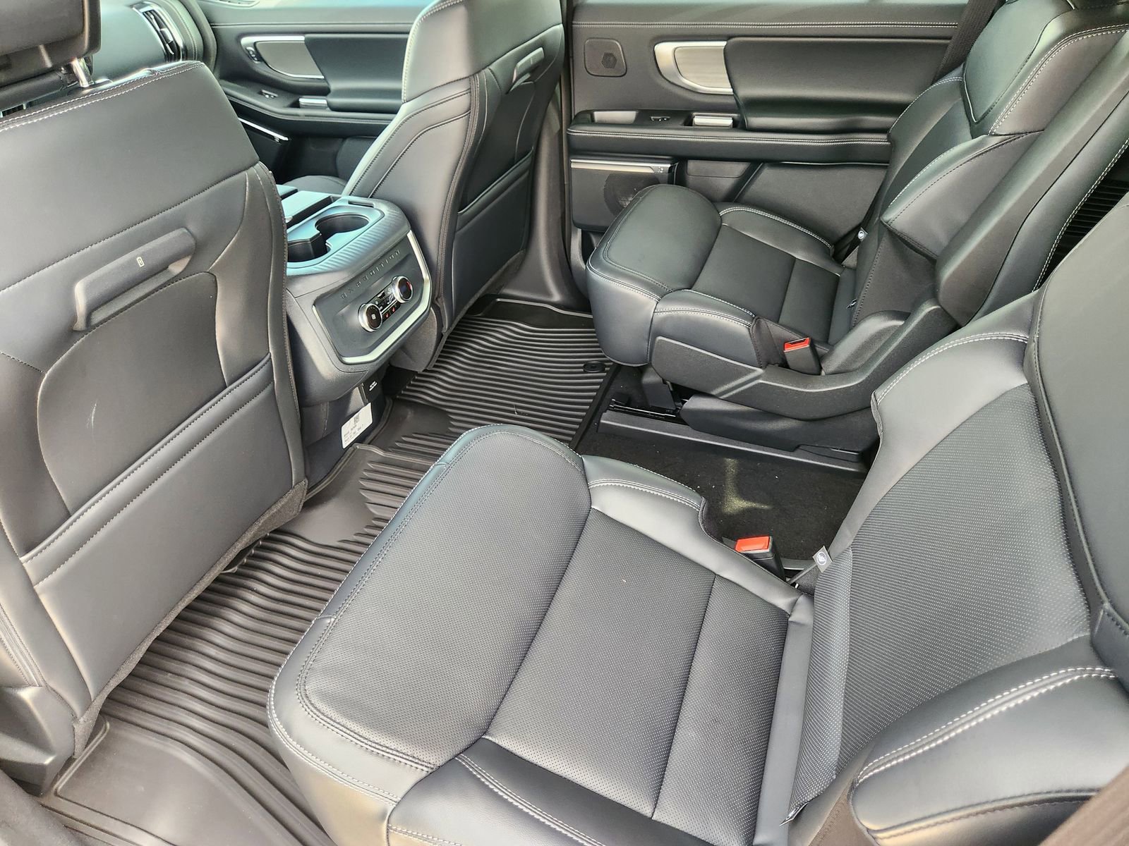 New 2026 Ford Expedition Platinum image 25