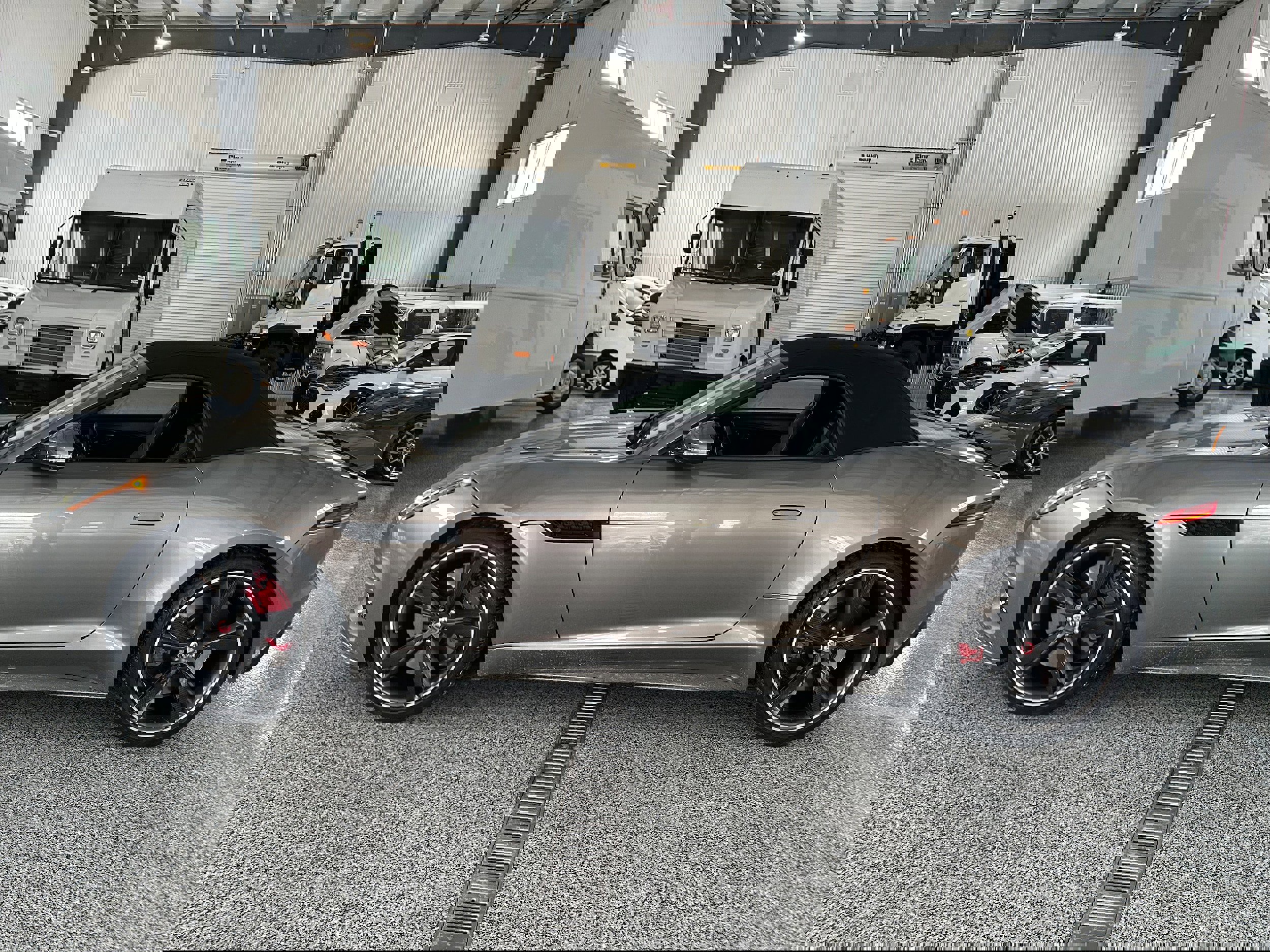 Used 2018 Jaguar F-TYPE R image 26