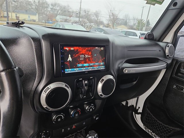 Used 2014 Jeep Wrangler Unlimited Sahara image 10