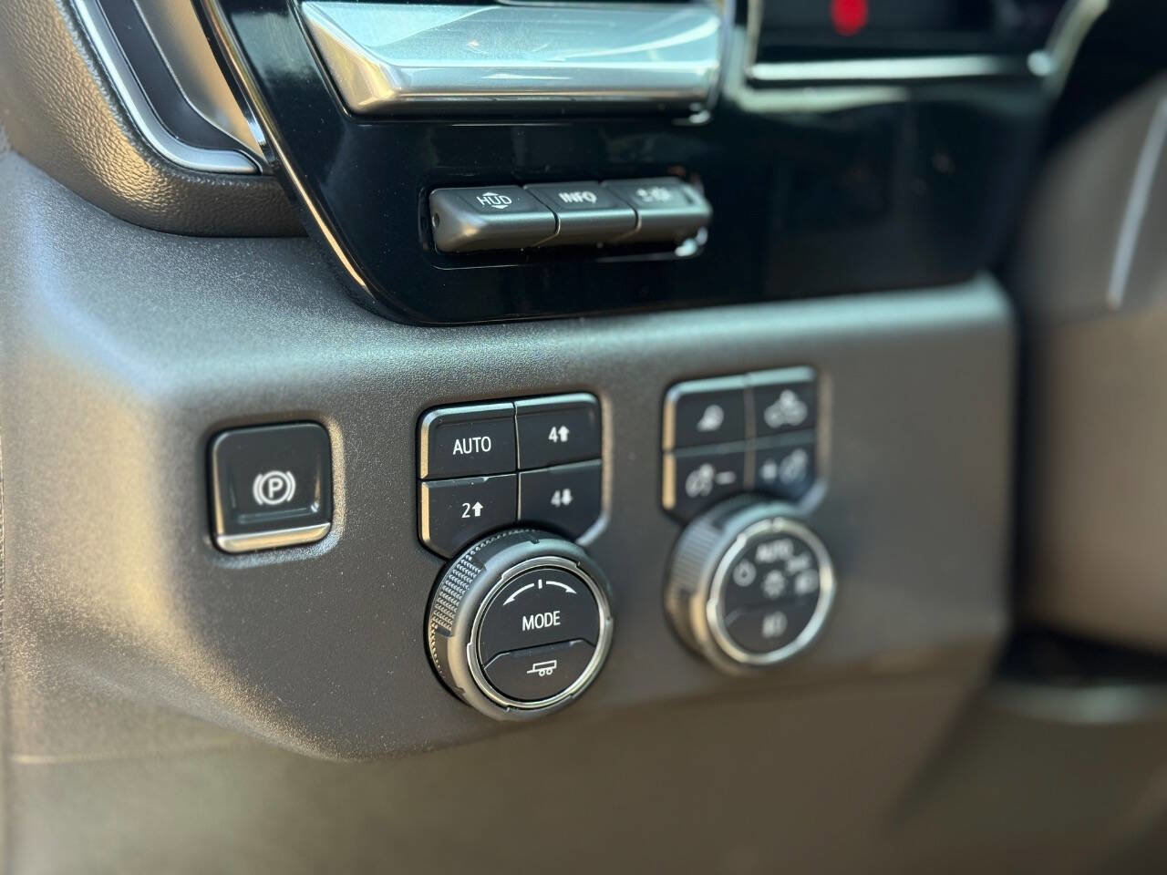 Used 2025 Chevrolet Silverado 1500 High Country image 20