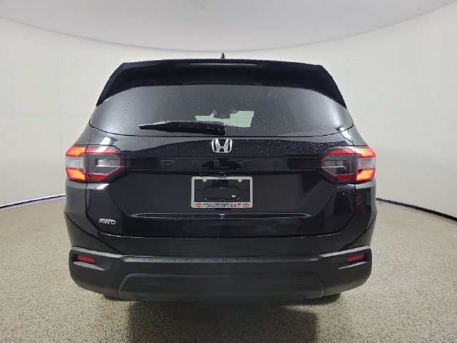 Used 2023 Honda Pilot LX image 6
