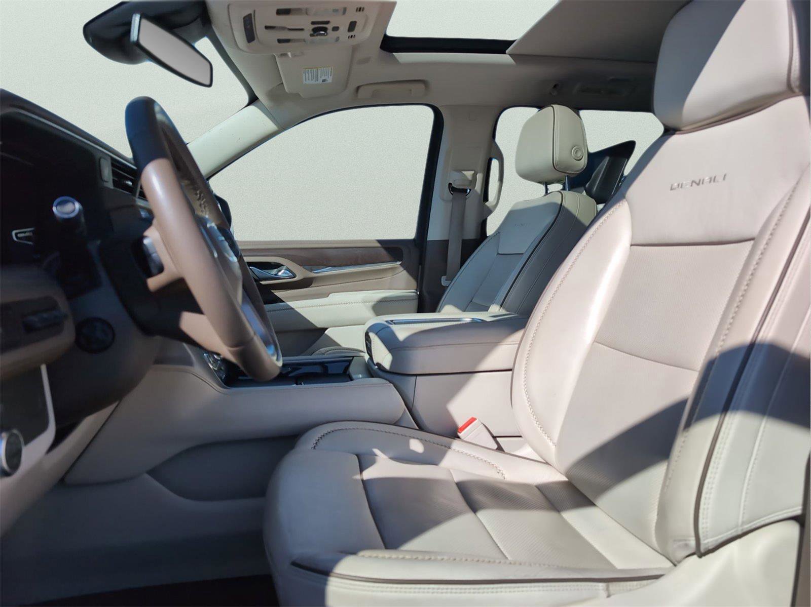 Used 2023 GMC Yukon XL Denali image 16