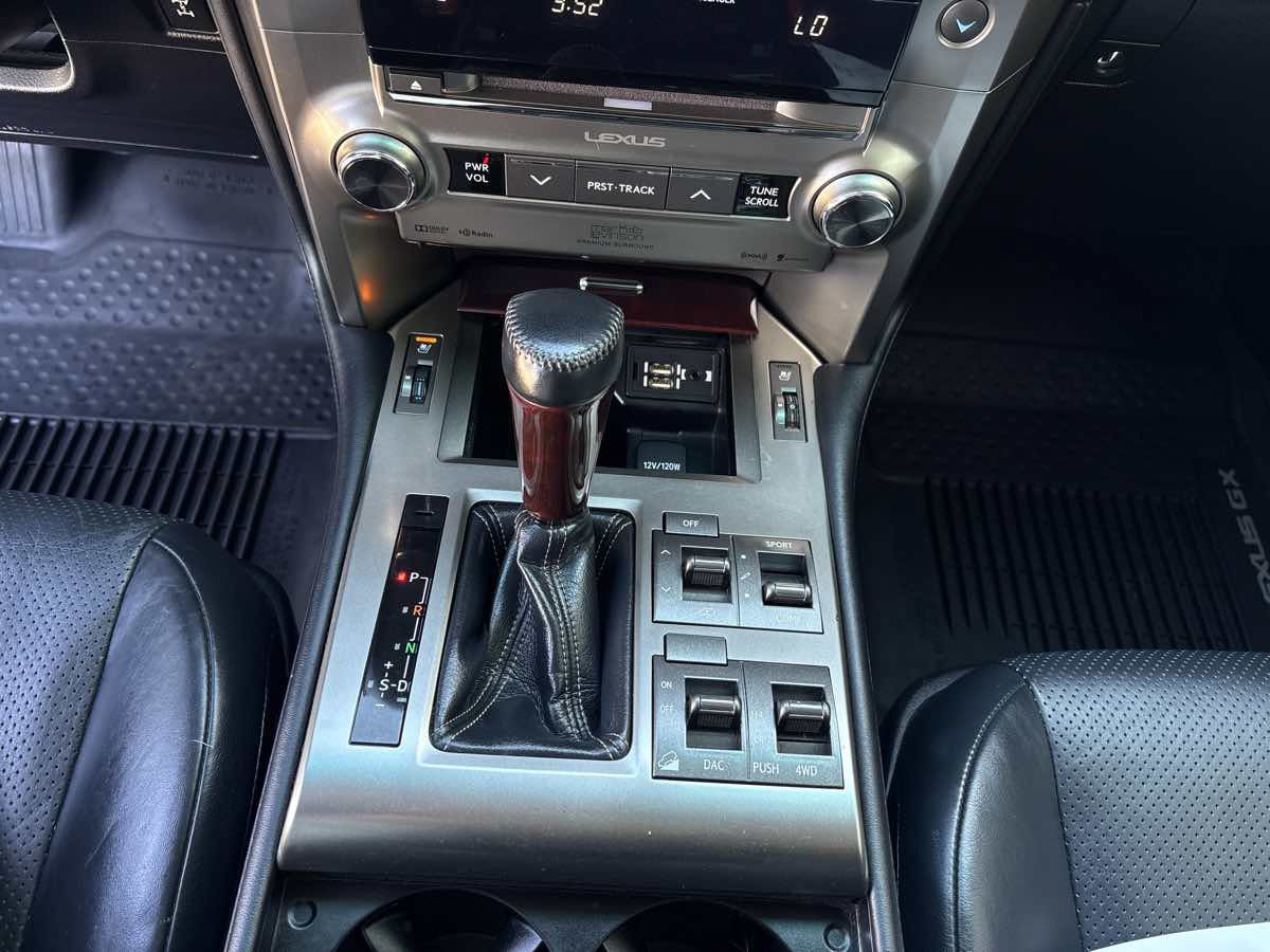 Used 2015 Lexus GX 460 Luxury w/ Preferred Accessory Package AWD/4WD image 27