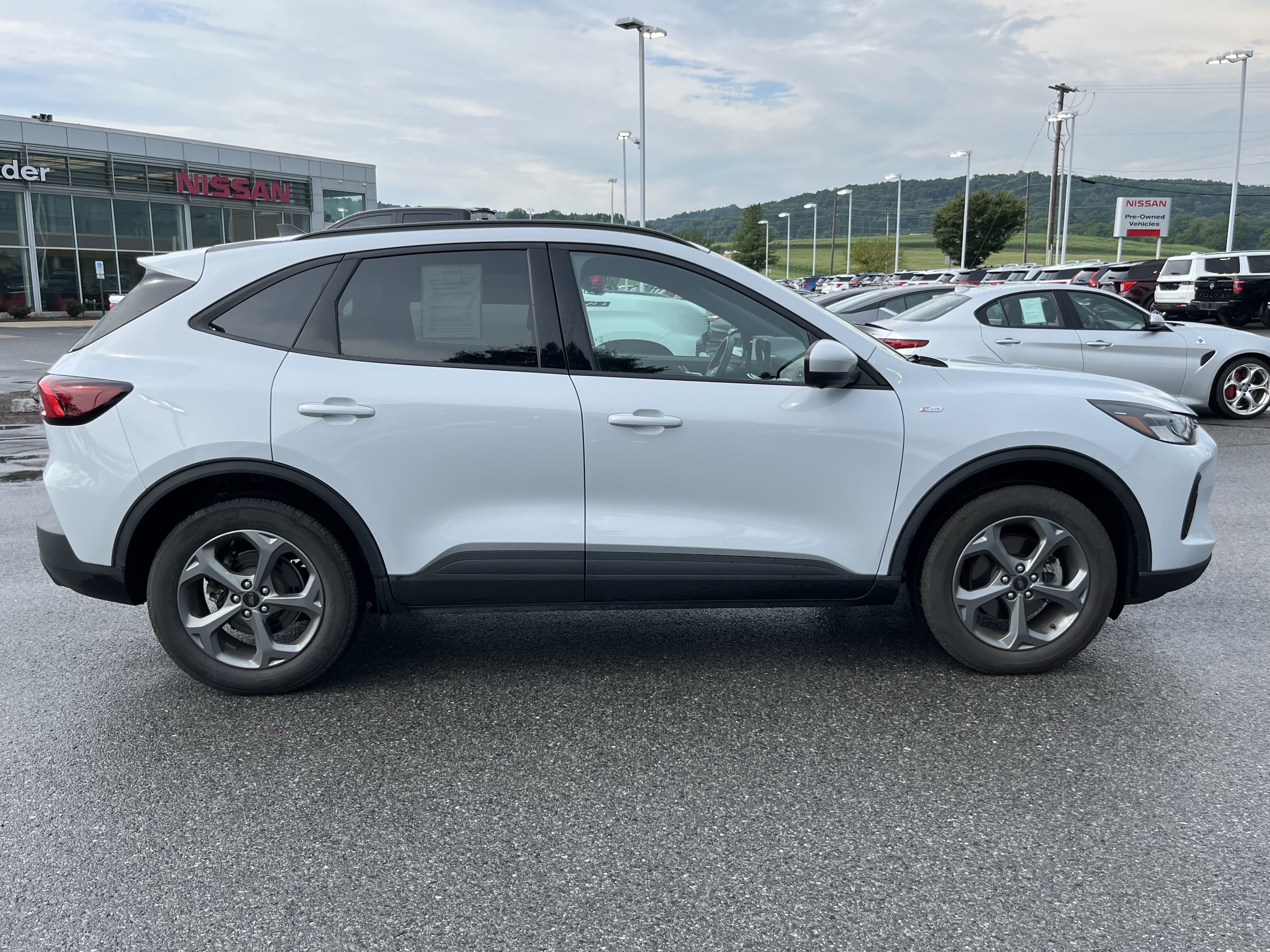 Used 2025 Ford Escape ST-Line Select w/ Tech Pack #2 AWD/4WD image 2
