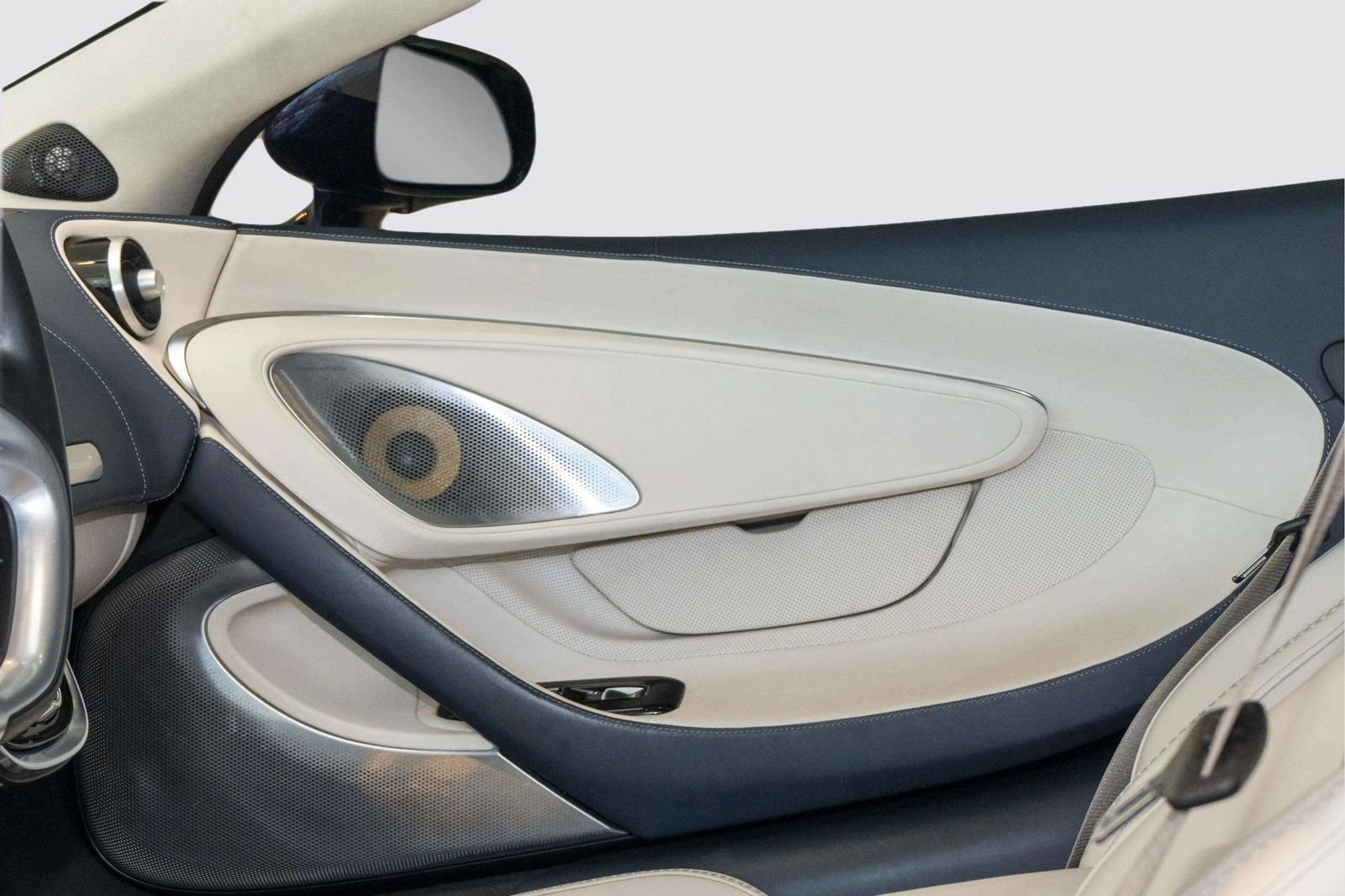 Used 2023 McLaren GT RWD image 13