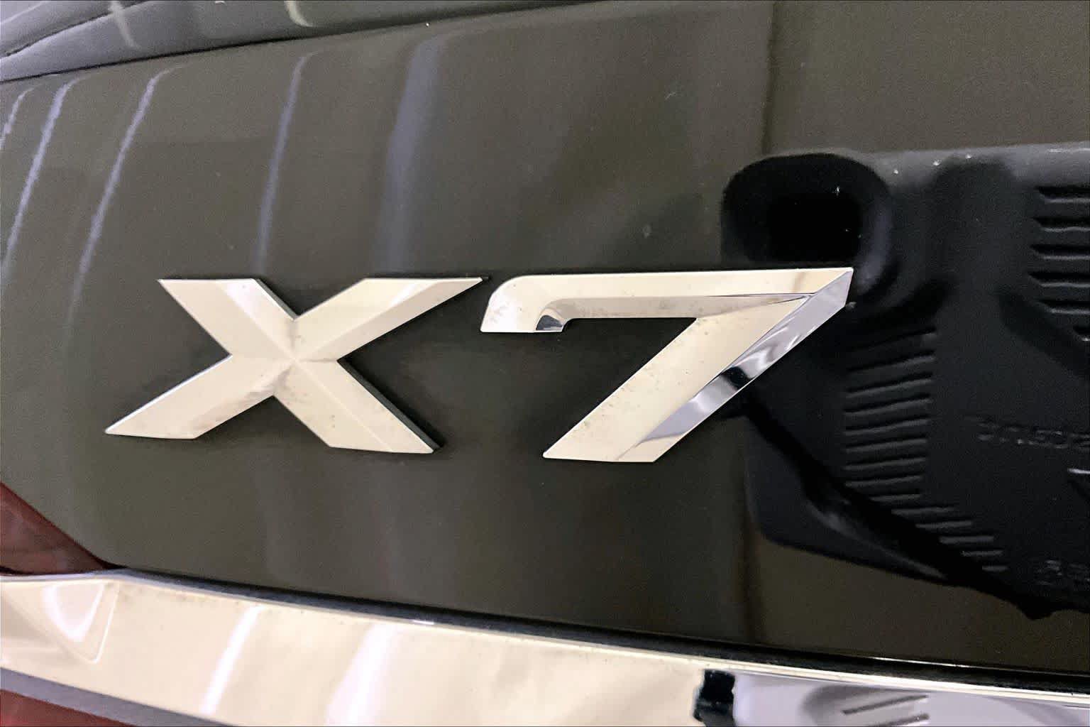 Used 2021 BMW X7 xDrive40i w/ Premium Package 2 AWD/4WD image 9