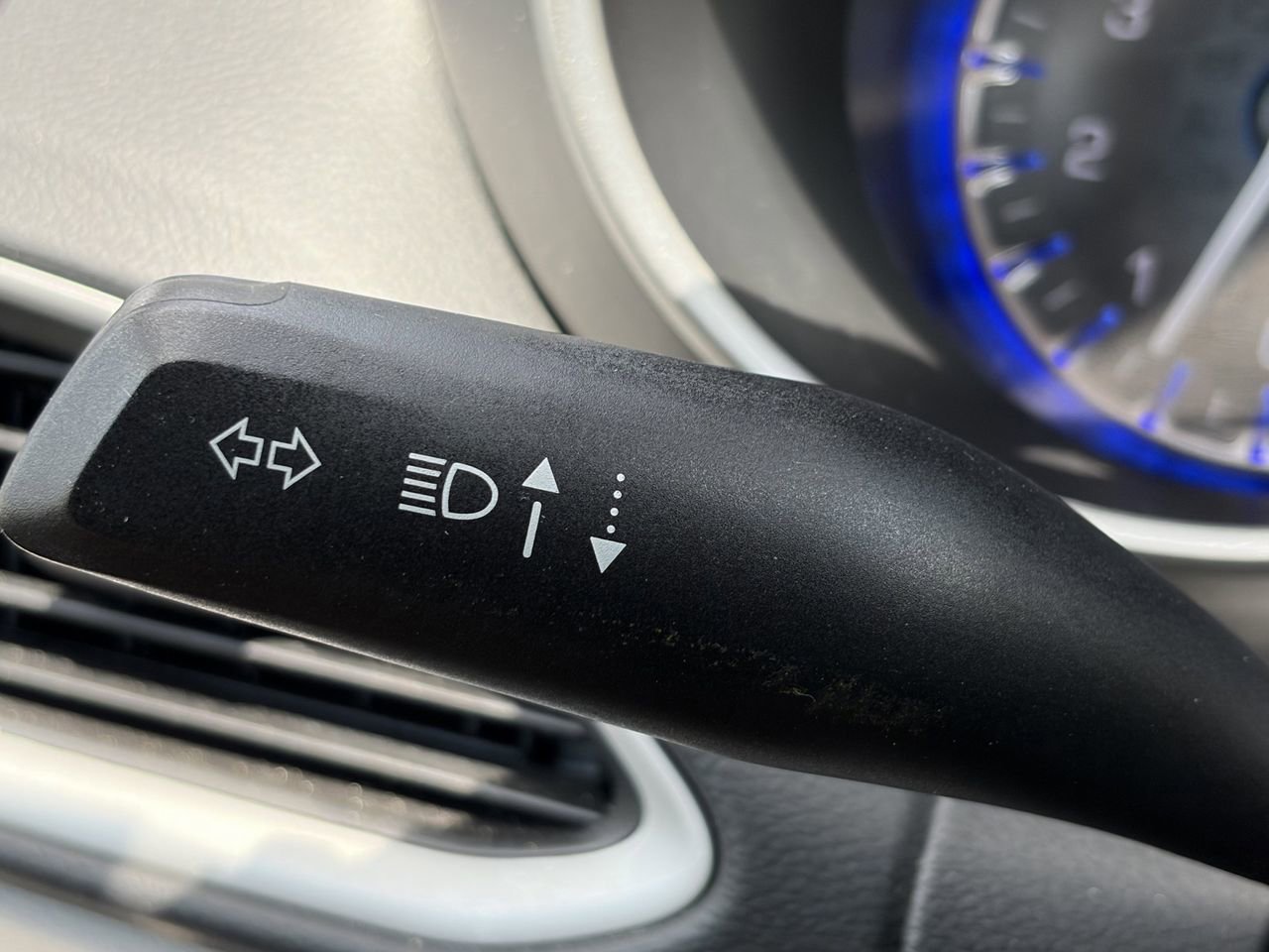 Used 2023 Chrysler Pacifica Touring-L FWD image 19