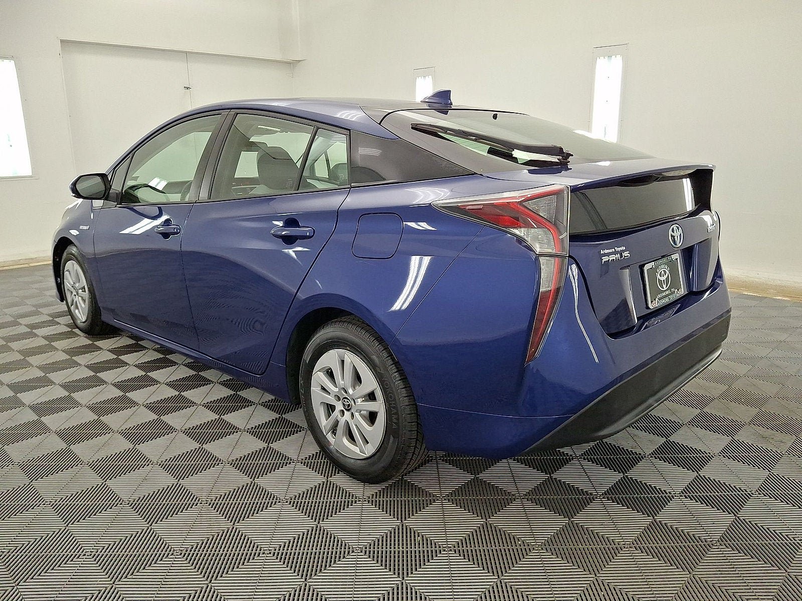 Used 2017 Toyota Prius Two w/ Carpet Mat Package FWD image 13