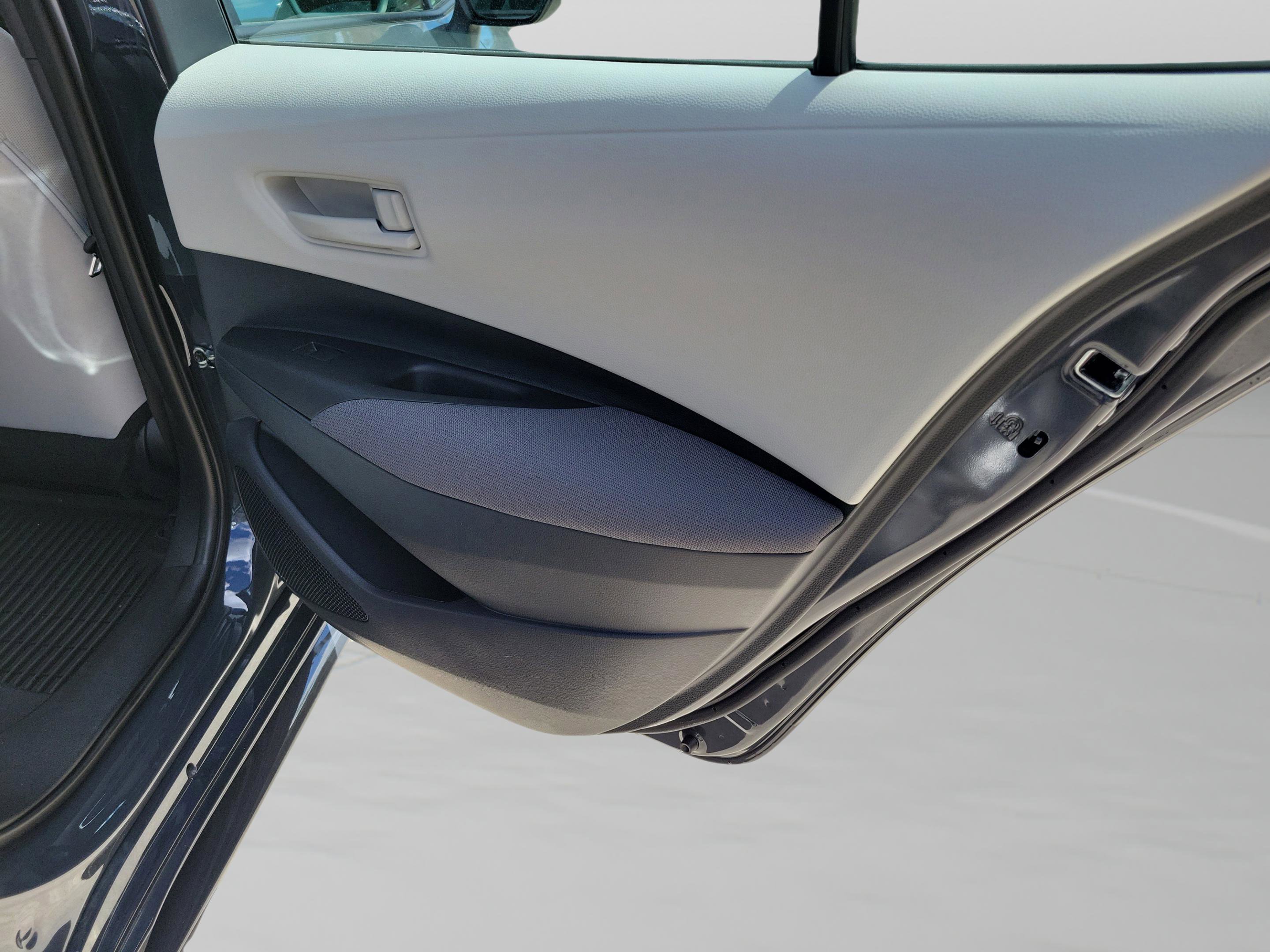 Used 2025 Toyota Corolla LE w/ Convenience Package image 32