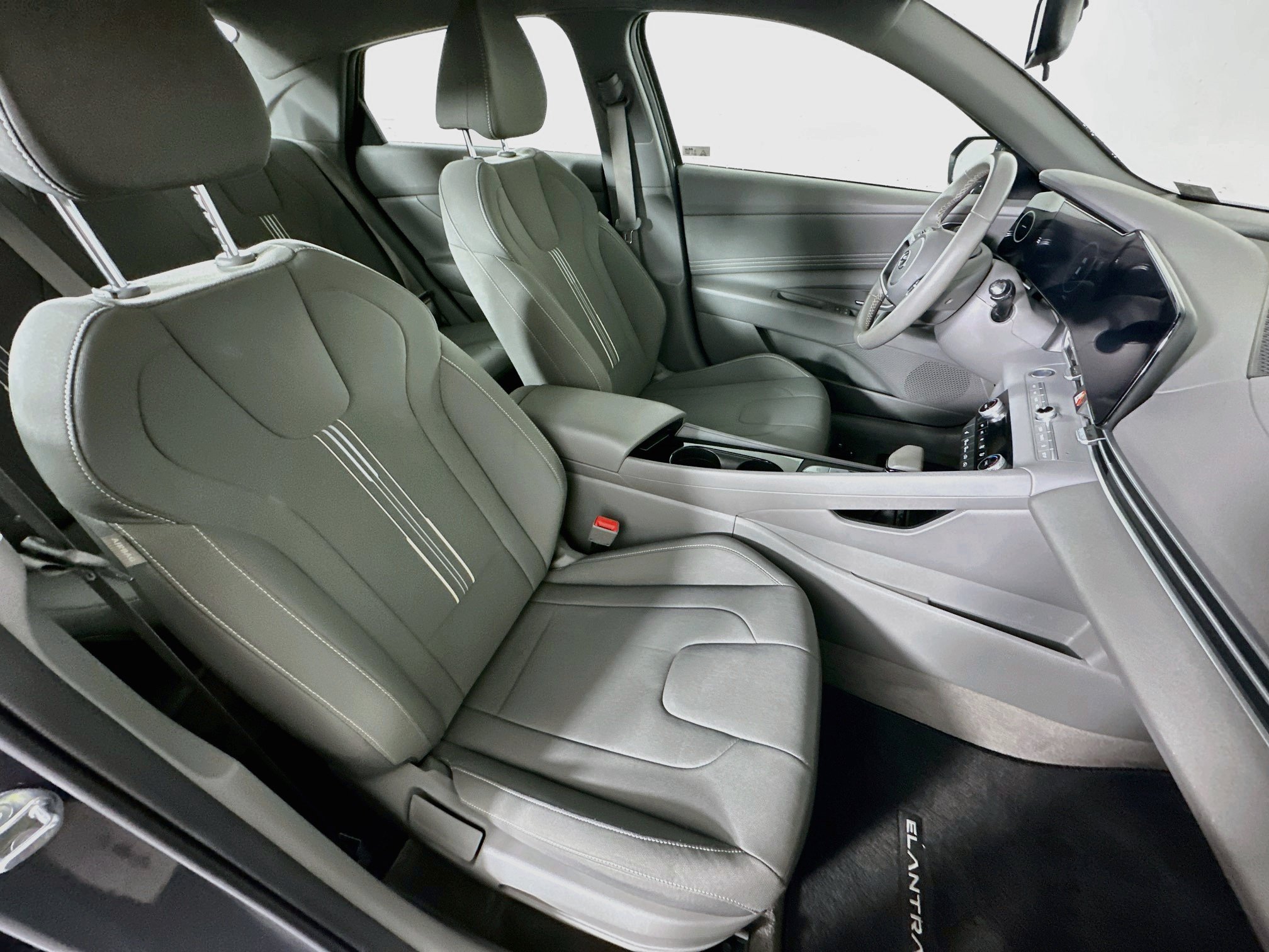 Used 2023 Hyundai Elantra SEL w/ Convenience Package FWD image 31