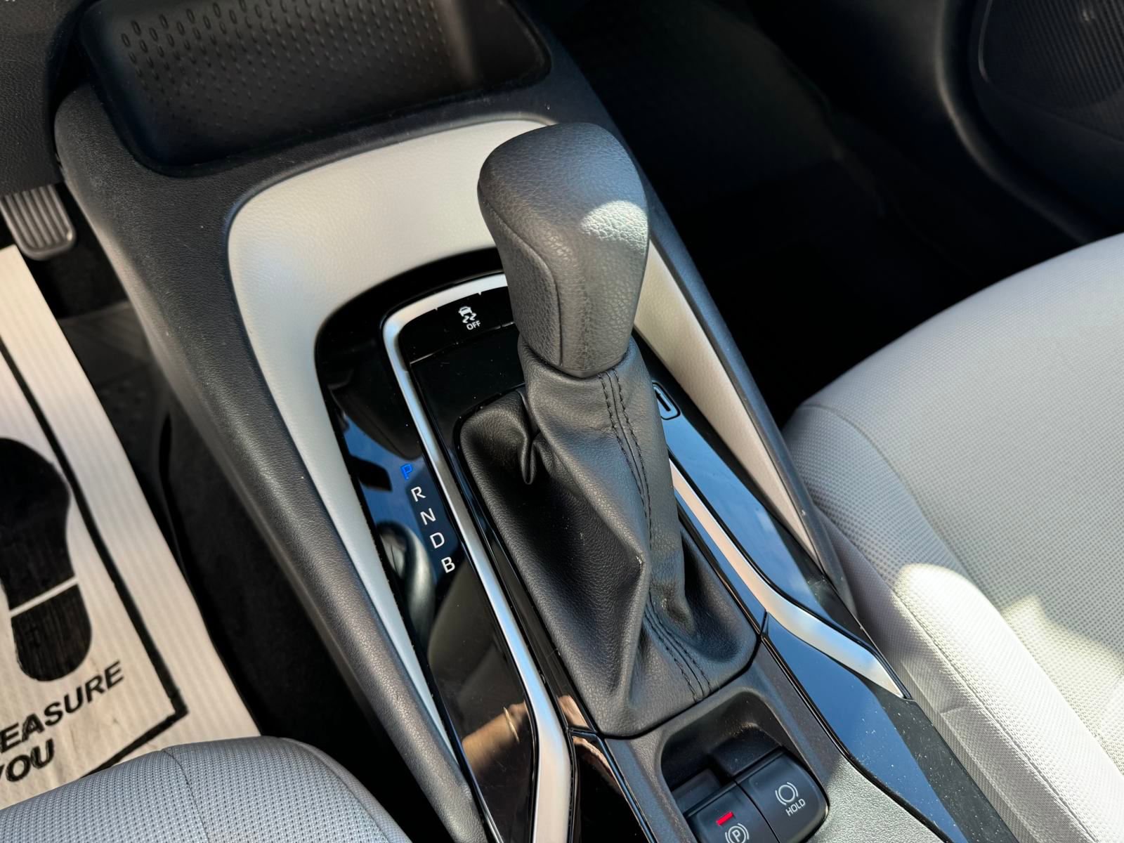 Used 2022 Toyota Corolla LE image 11