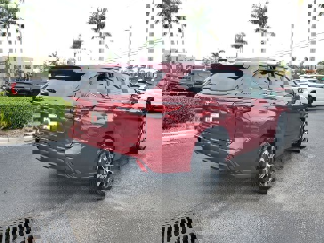 Used 2023 Toyota Highlander XLE image 4