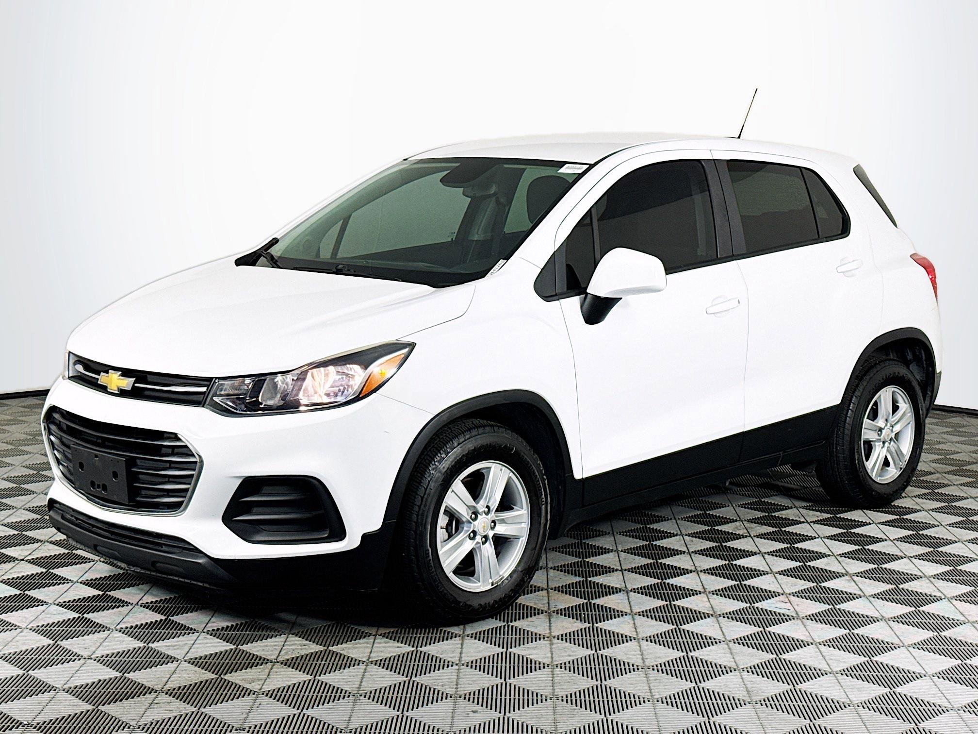 Used 2021 Chevrolet Trax LS w/ Tint and Cruise Package FWD image 4