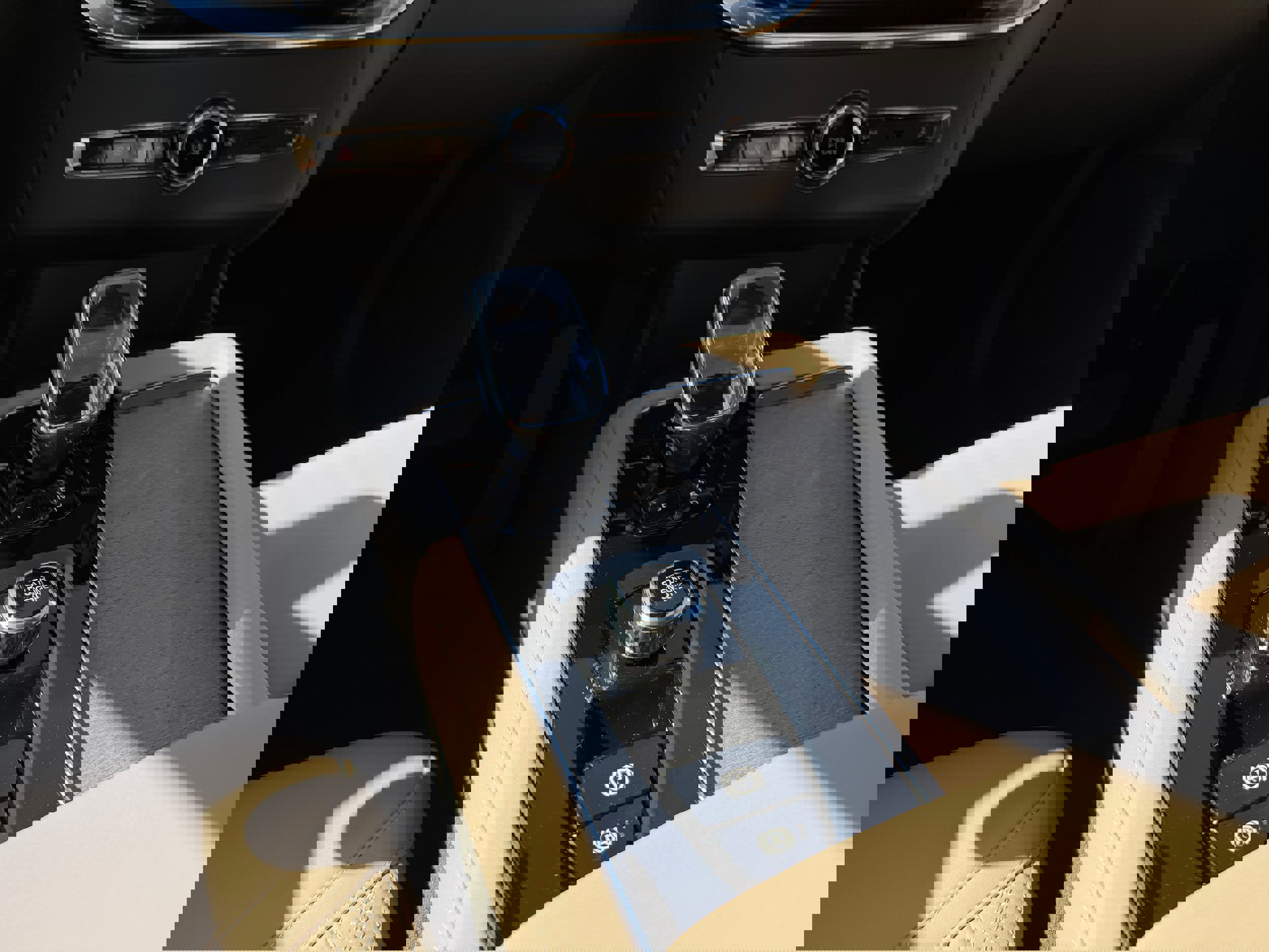 New 2026 Volvo XC90 T8 Core image 14