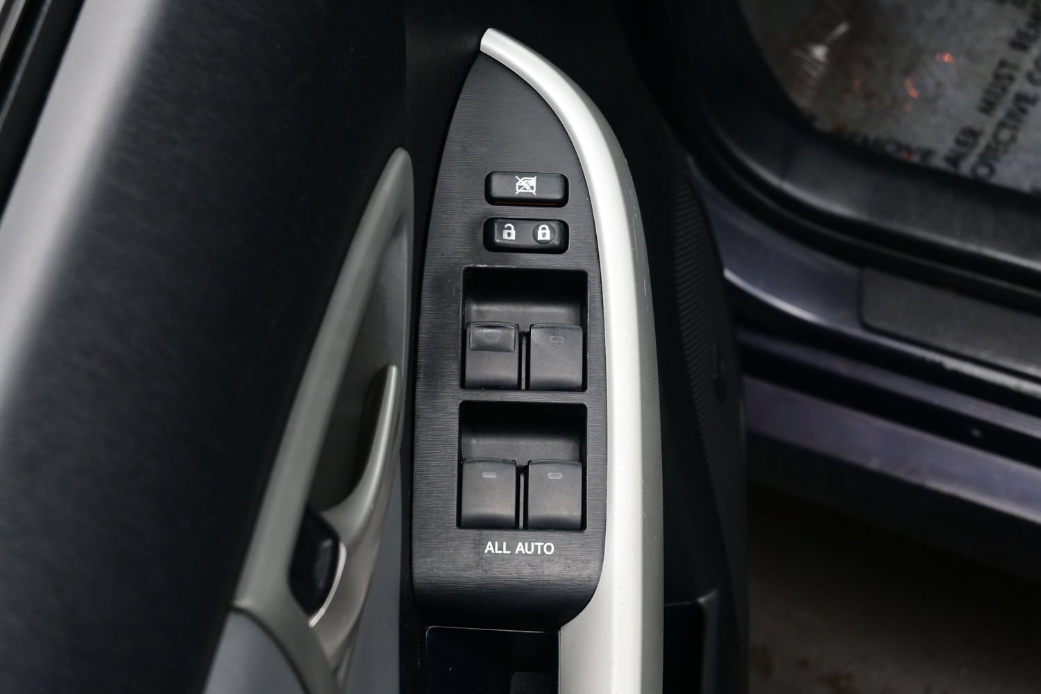 Used 2012 Toyota Prius Four FWD image 10