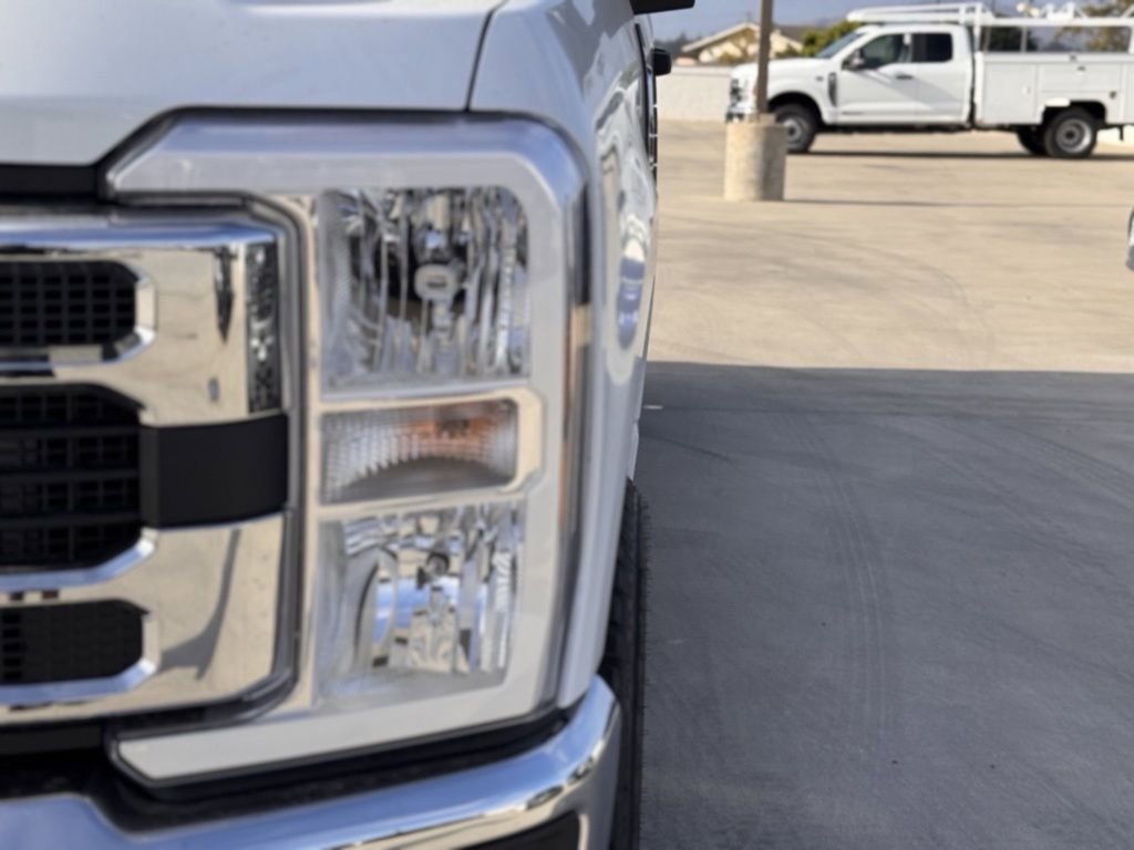 New 2025 Ford F350 XLT w/ FX4 Off-Road Package AWD/4WD image 8