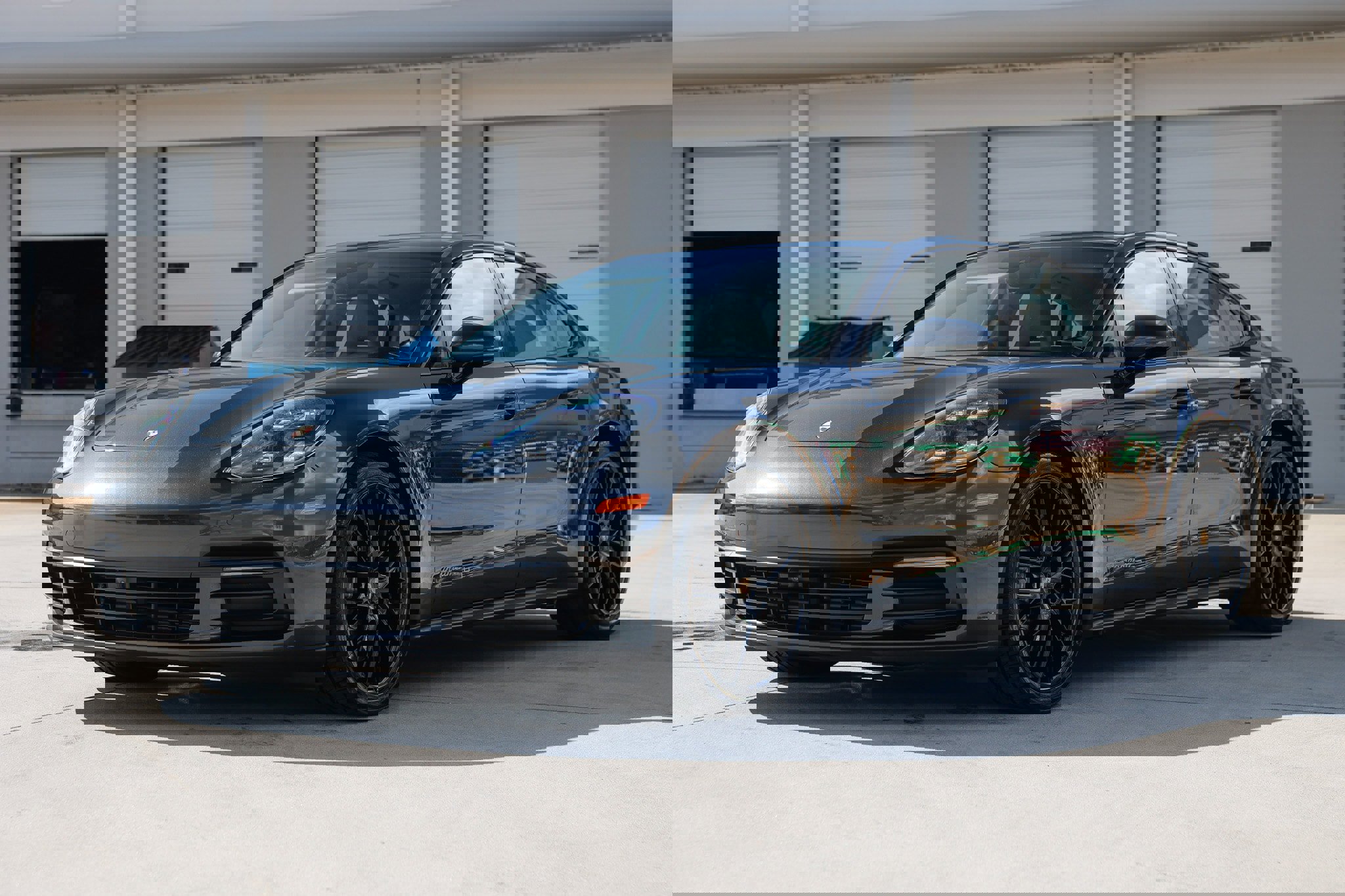 Used 2020 Porsche Panamera image 4