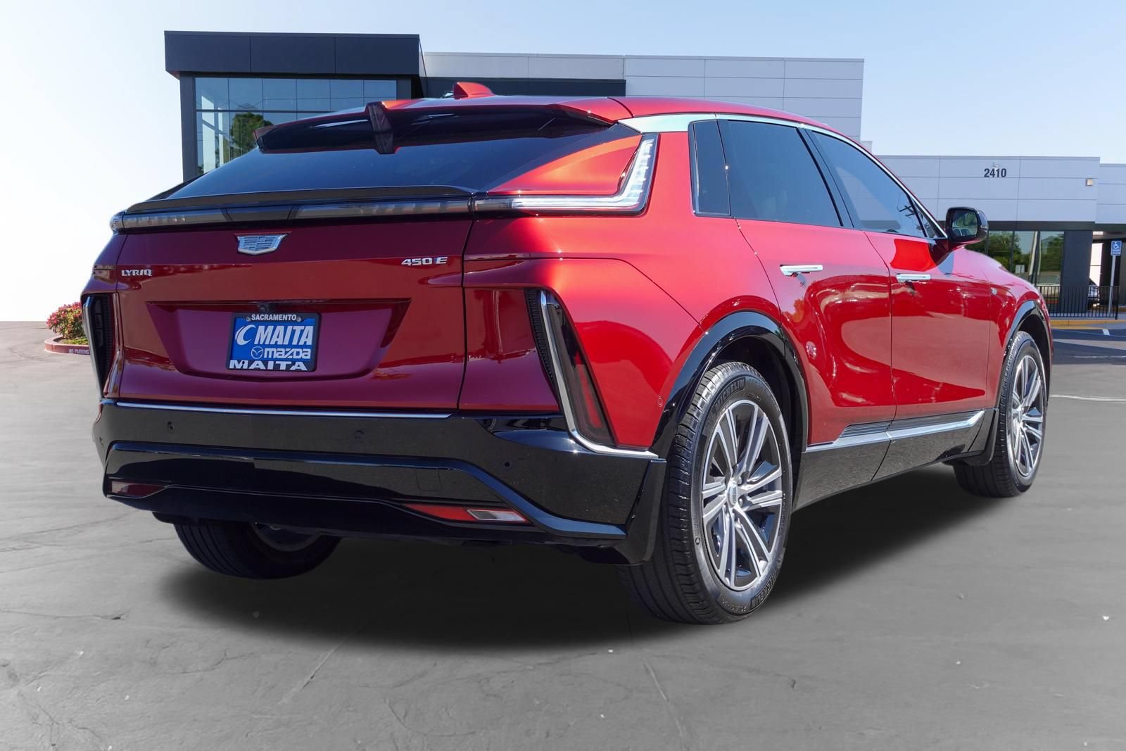 Used 2024 Cadillac Lyriq Luxury w/ LPO, Floor Liner Package RWD image 3