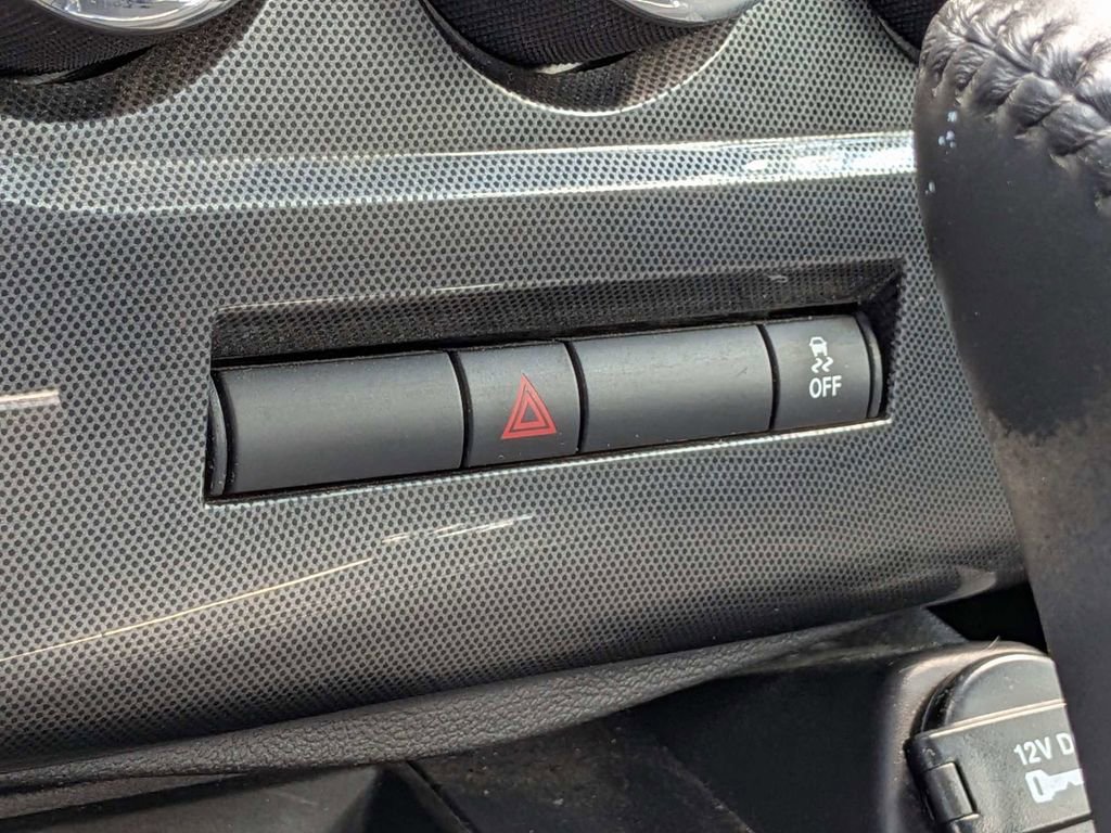 Used 2014 Dodge Challenger SXT RWD image 18