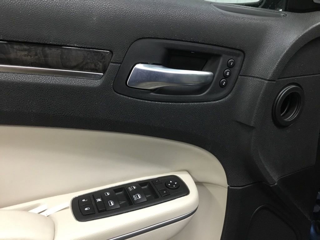 Used 2022 Chrysler 300 Touring L w/ Comfort Group AWD/4WD image 9