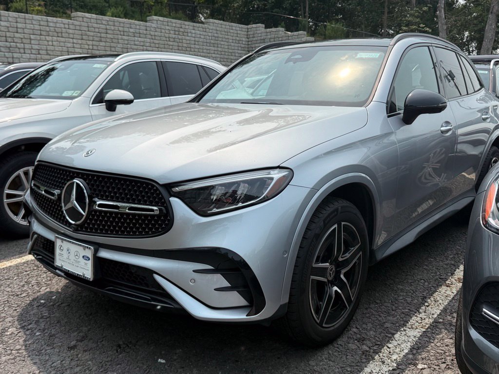 Used 2023 Mercedes-Benz GLC 300 4MATIC image 3