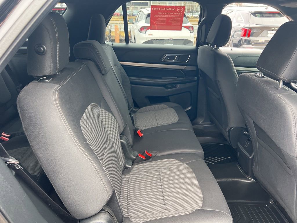 Used 2018 Ford Explorer XLT image 14