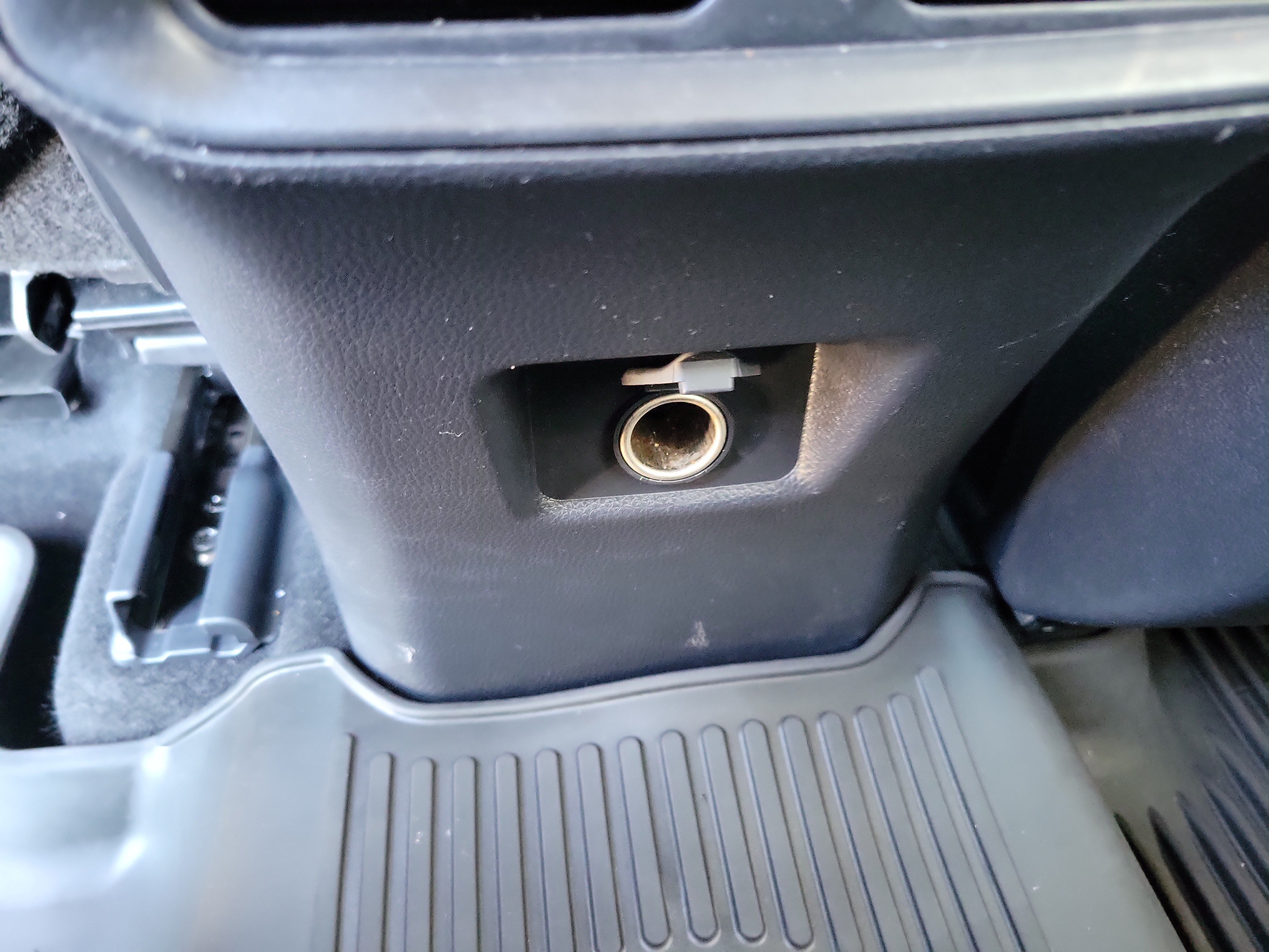 Used 2025 Toyota RAV4 LE AWD/4WD image 17
