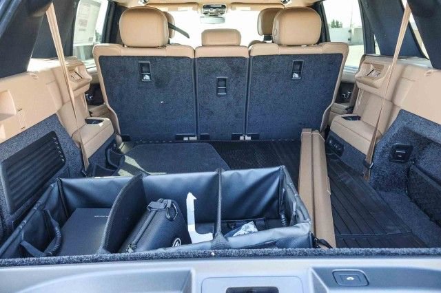 New 2025 Land Rover Range Rover Long Wheelbase SE image 24