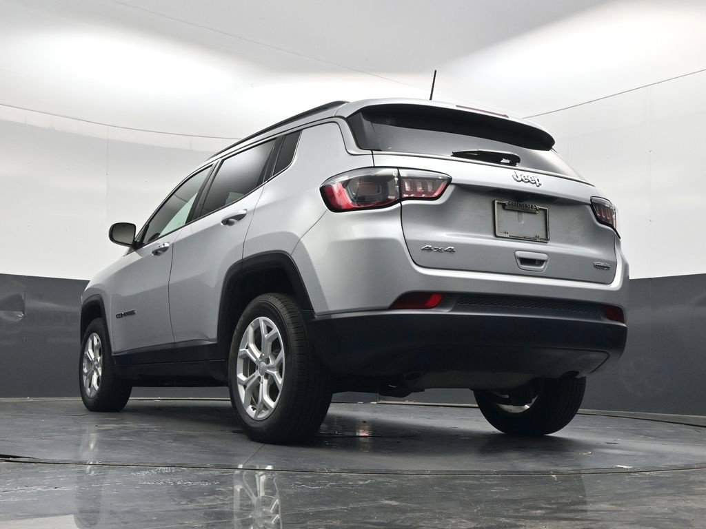 Used 2024 Jeep Compass Latitude AWD/4WD image 37