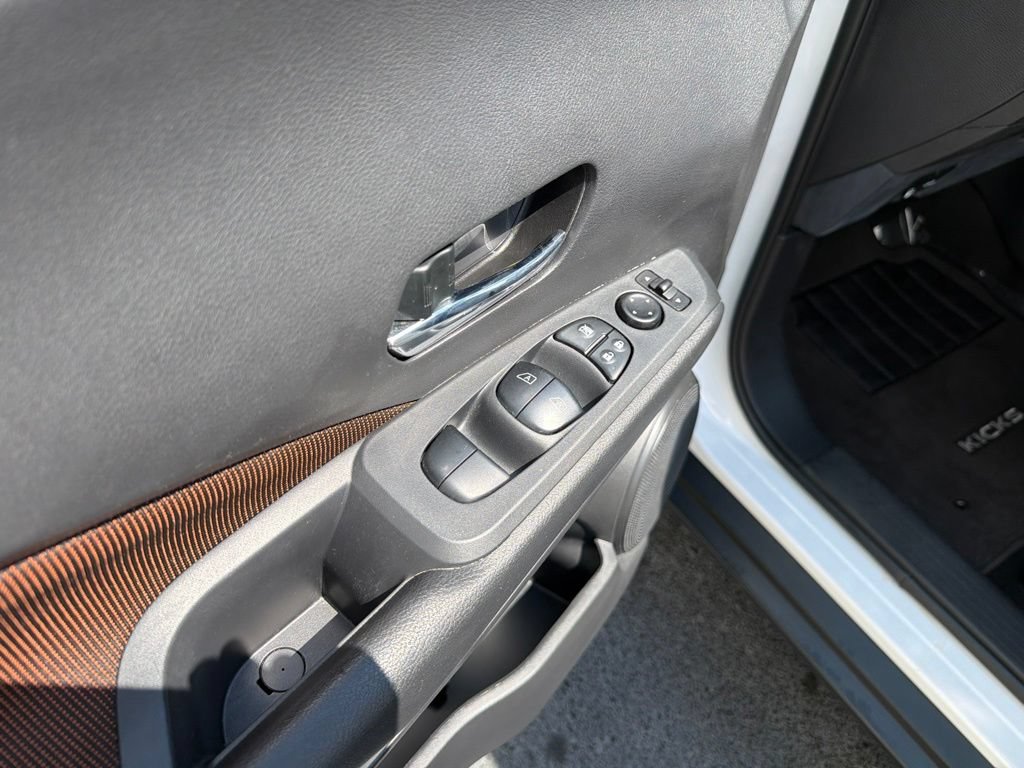 Used 2022 Nissan Kicks SR FWD image 39