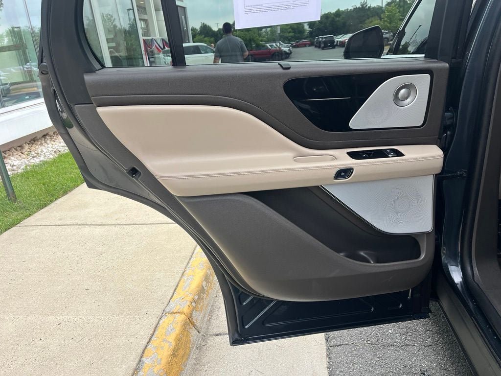 Used 2024 Lincoln Aviator Reserve w/ Equipment Group 201A AWD/4WD image 19