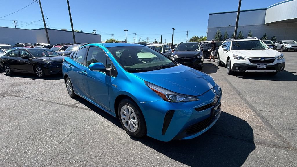 Used 2022 Toyota Prius L Eco FWD image 2