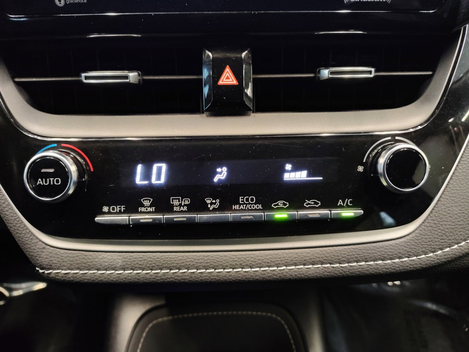 Used 2022 Toyota Corolla SE FWD image 19