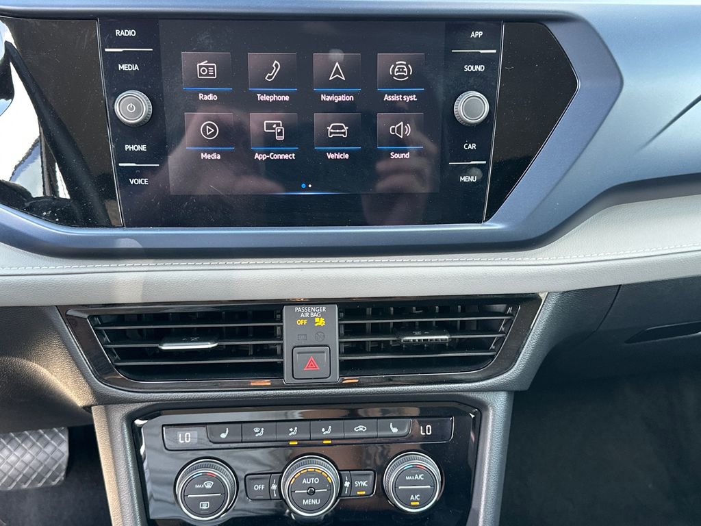 Used 2024 Volkswagen Taos SE image 28