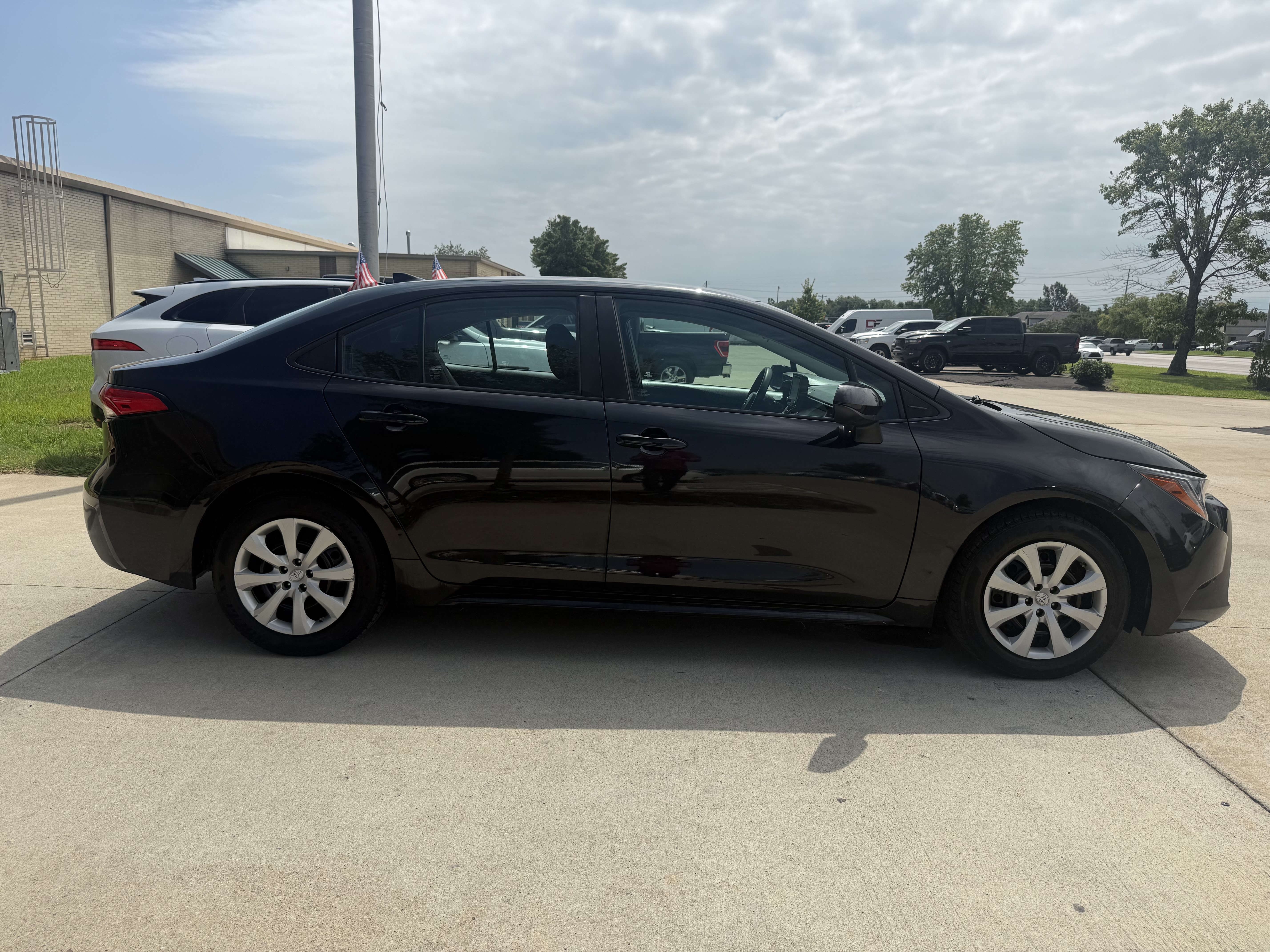 Used 2022 Toyota Corolla LE FWD image 8