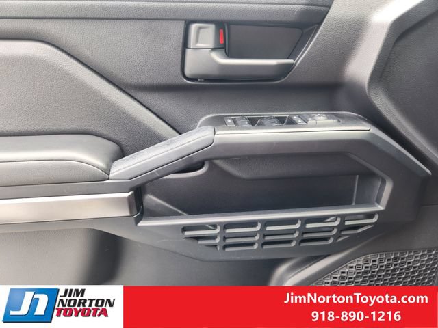 Used 2025 Toyota 4Runner SR5 AWD/4WD image 23