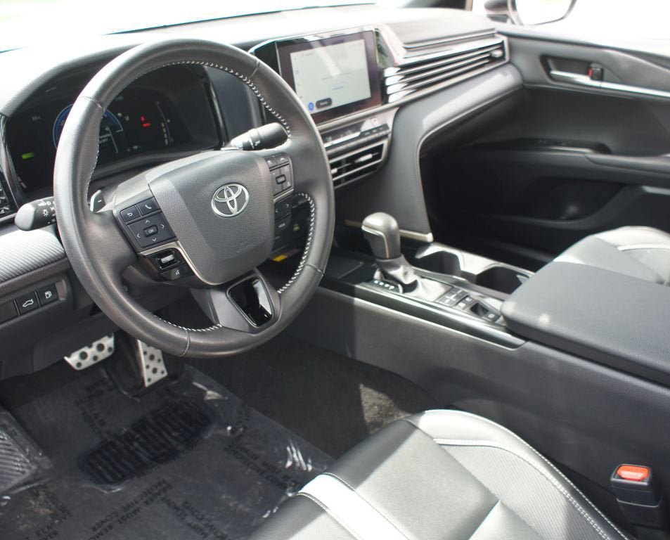 Used 2025 Toyota Camry SE FWD image 13