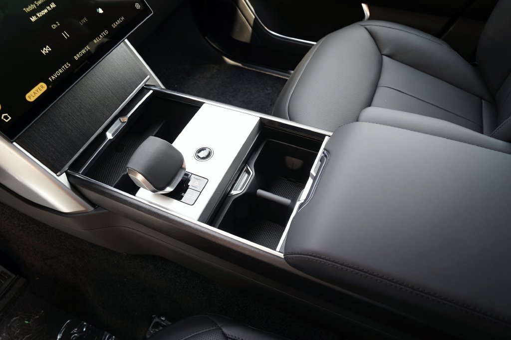 New 2026 Land Rover Range Rover SE AWD/4WD image 30