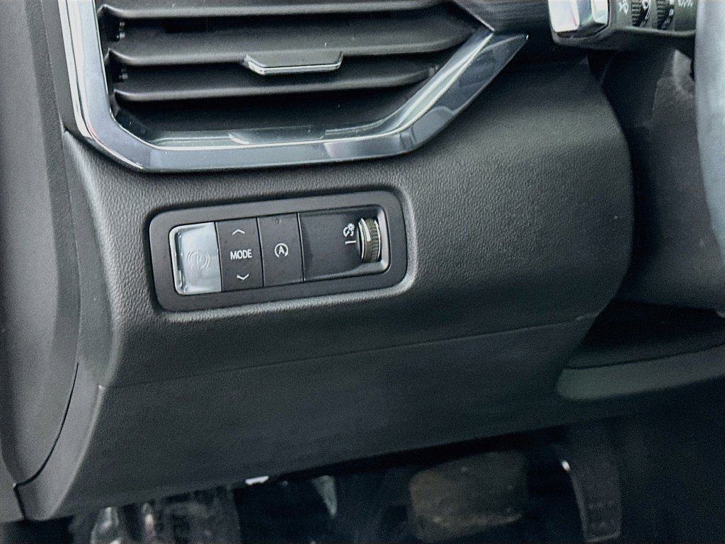 Used 2025 GMC Acadia Elevation FWD image 15